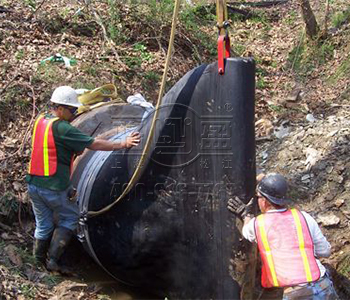 <a href=http://www.szjshj.cn/ target=_blank class=infotextkey><a href=http://www.szjshj.cn target=_blank class=infotextkey>鴨嘴閥</a></a>在工人的準備下正在安裝